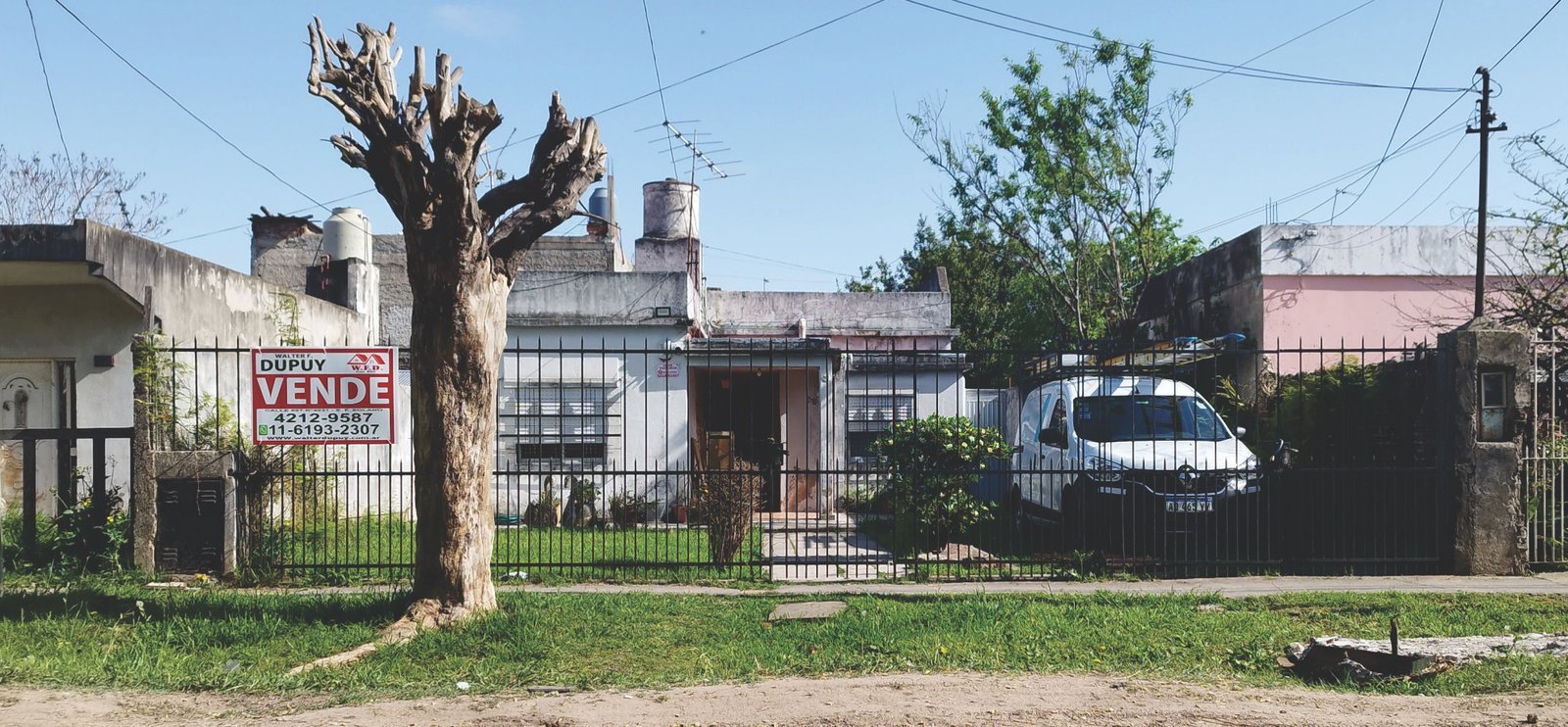 CASA EN 841 ENTRE 892 Y 891