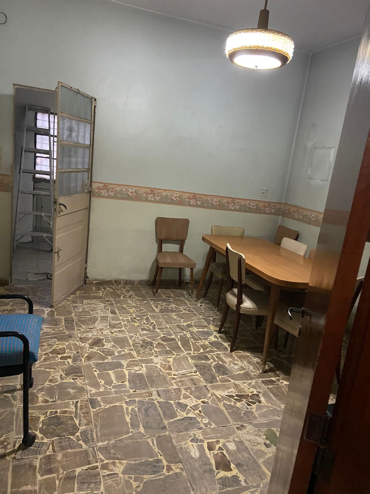 CASA EN 841 ENTRE 892 Y 891