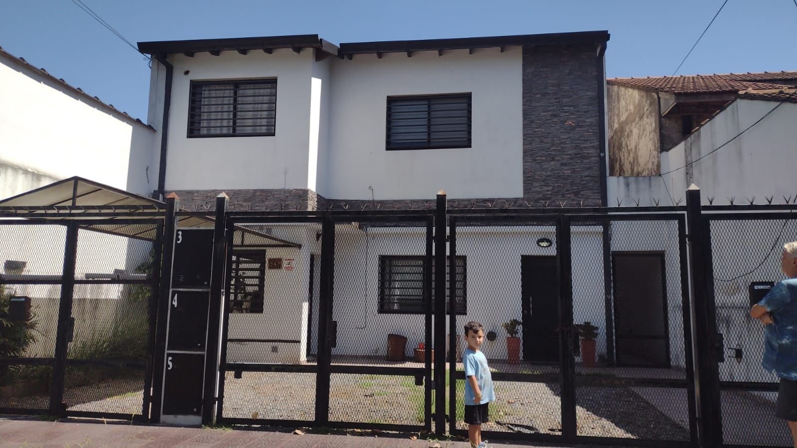 DUPLEX sobre Hacha al 300 en Quilmes Oeste