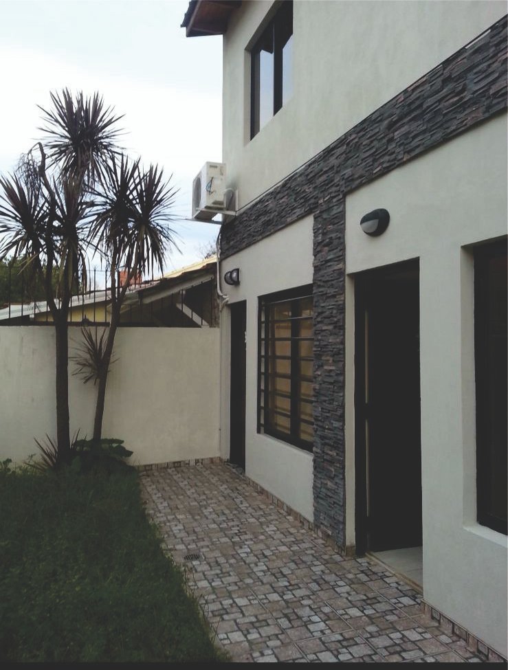 DUPLEX sobre Hacha al 300 en Quilmes Oeste