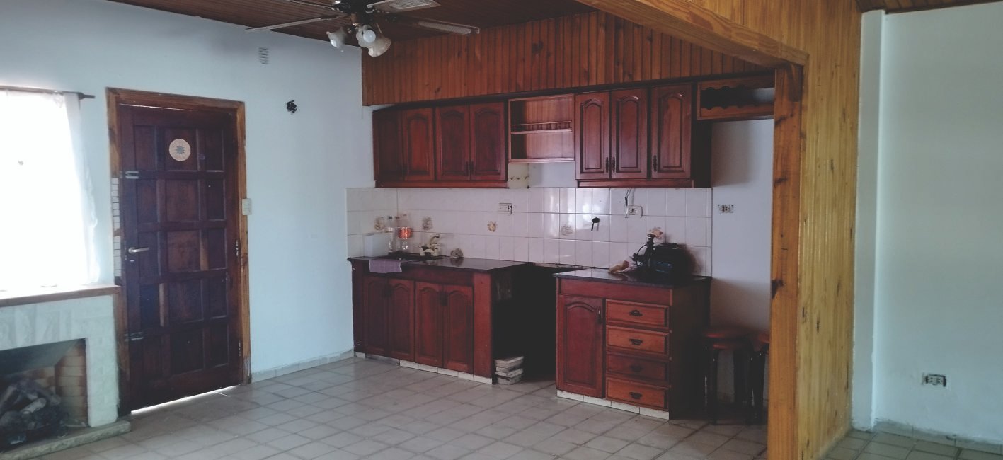 AMPLIA CASA en 836 al 2300