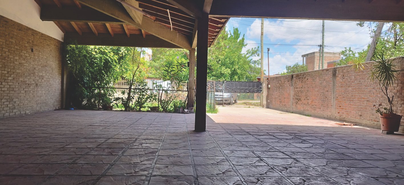 AMPLIA CASA en 836 al 2300