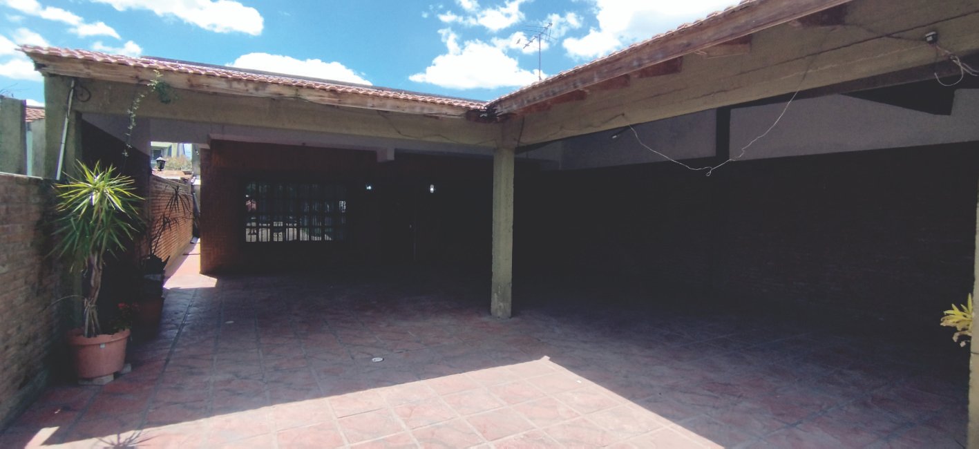 AMPLIA CASA en 836 al 2300